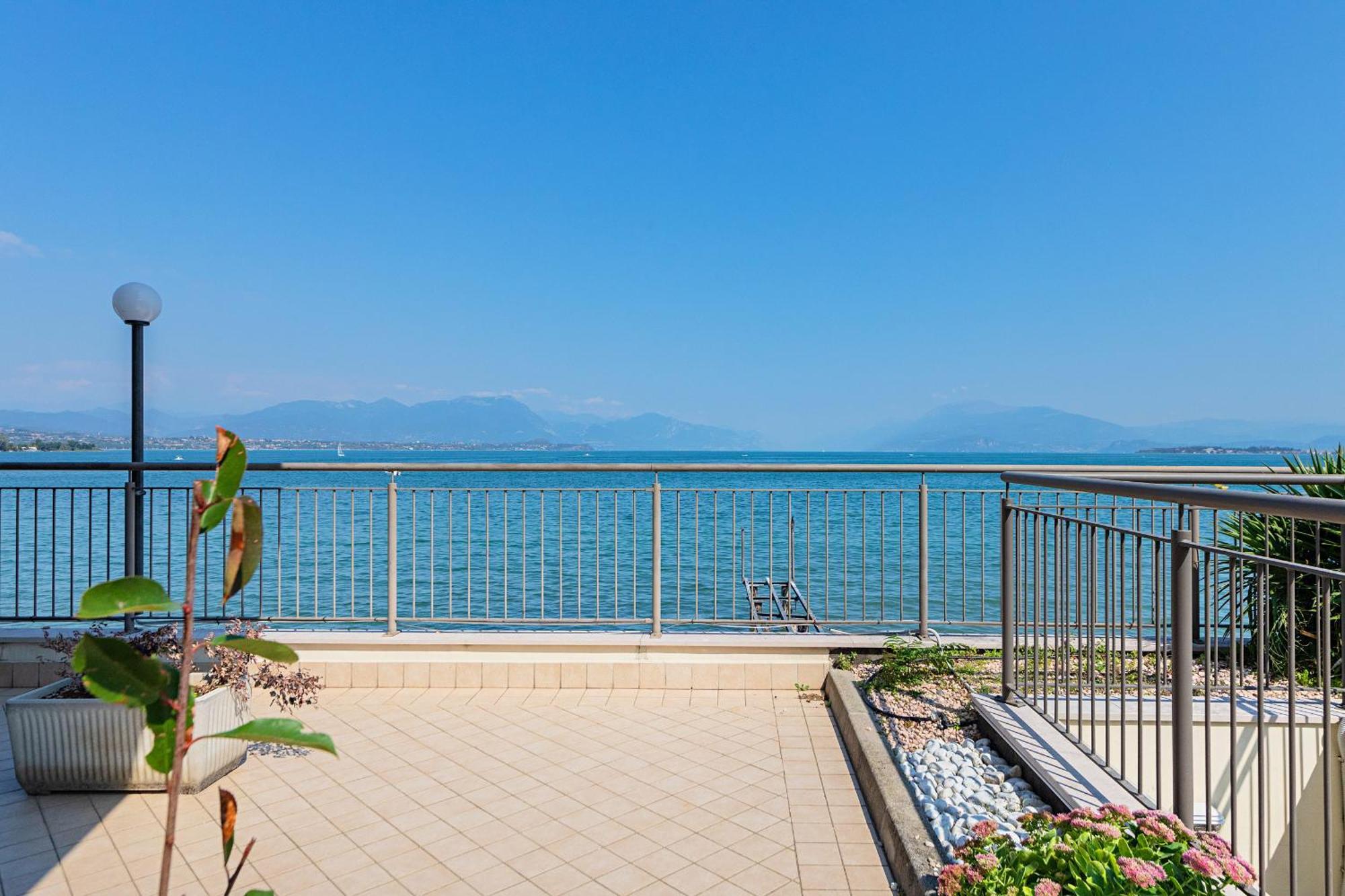 Apartment Residenza Miralago Ii By Wonderful Italy Desenzano del Garda